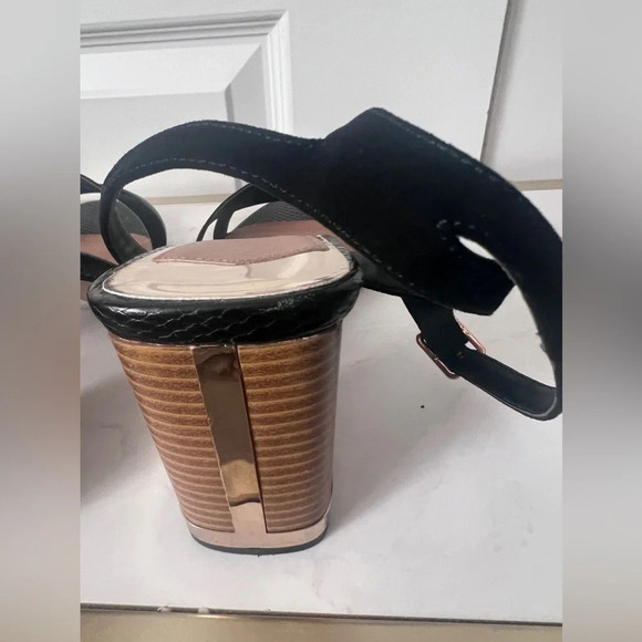 River Island  | Open Toe Black/Wood/Gold Block Heels | Size 8 (Fits like 9-9.5) - Picture 9 of 10